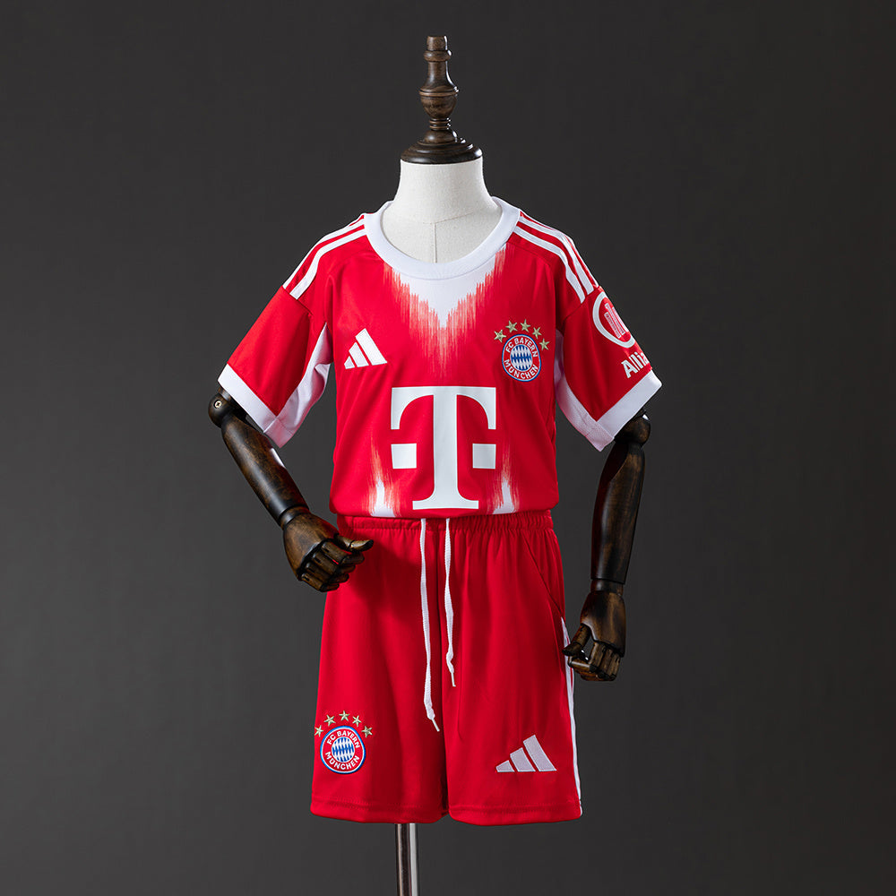 Bayern Monaco Casa 25/26 - Bambino (pantaloncini inclusi)