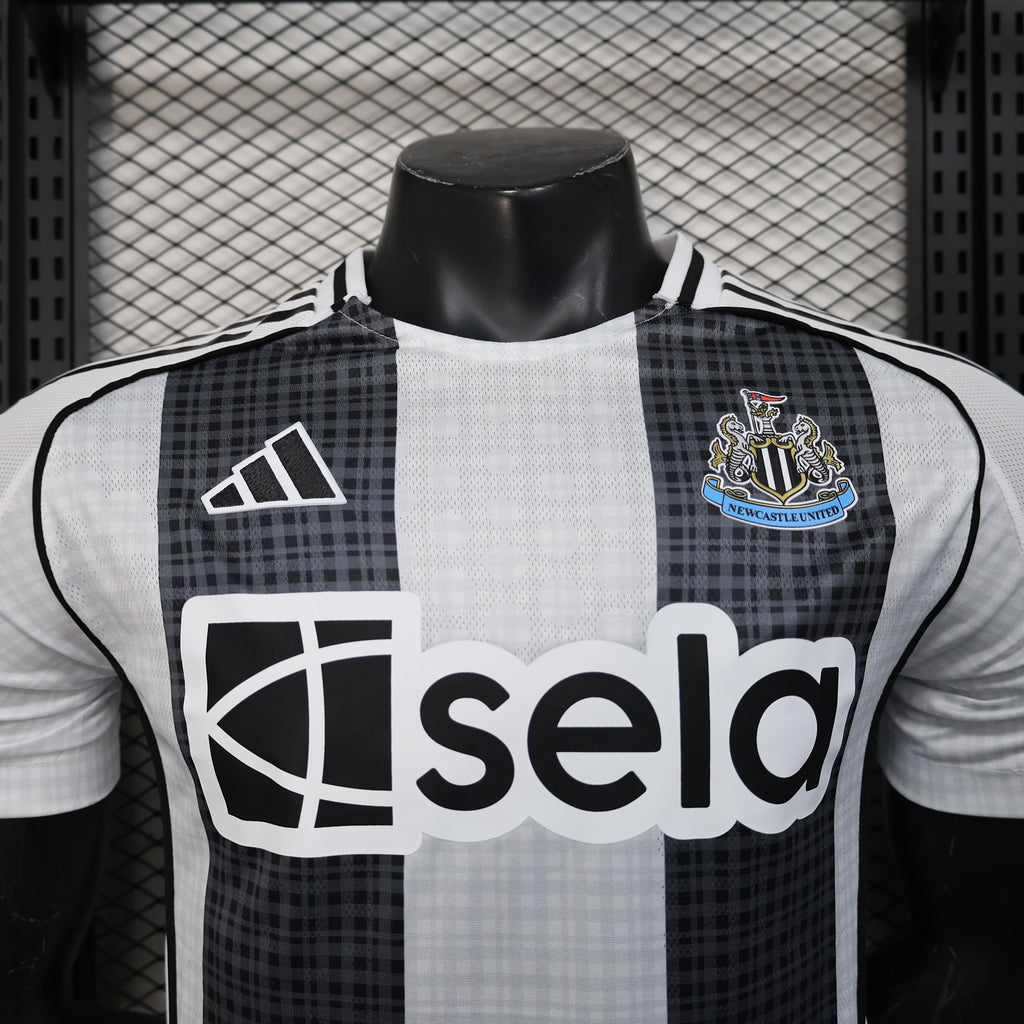Newcastle Casa 25/26 - Versione Giocatore
