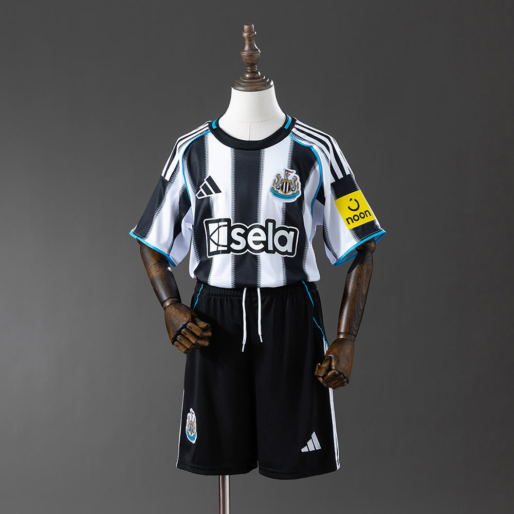Newcastle Casa 25/26 - Bambino (pantaloncini inclusi)